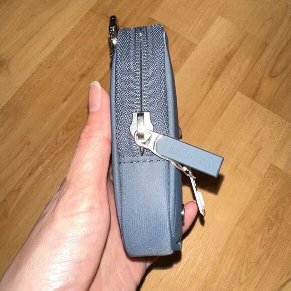 NWT Lululemon Clippable Nano Pouch - Oil Blue Grey - Picture 3 of 6